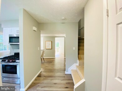 6805 Central Hills Ct, Hyattsville, MD 20785 - photo 6