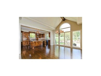 Kitchen with Eat-in area
