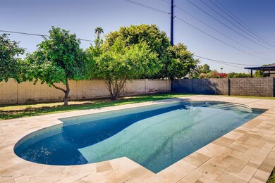 8237 E Crestwood Way-large-028-026-Exter