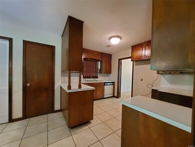 Kitchen with breakfast nook, pantry, and laundry c