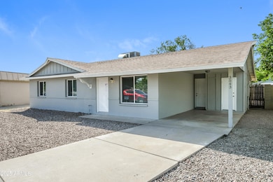 002-photo-front-view-10863509