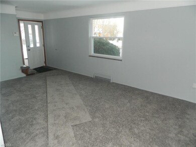 Nice sized living room with brand new carpet and w