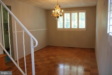 985 Circle Dr, Halethorpe, MD 21227 - photo 4