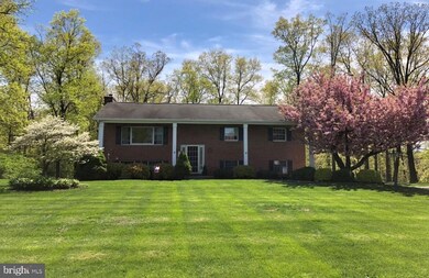 1700 Blakewood Dr, Chambersburg, PA 17201 - photo 2