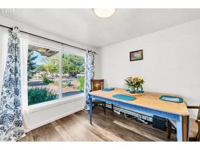 47576 Riverview St, Oakridge, OR 97463 - photo 5