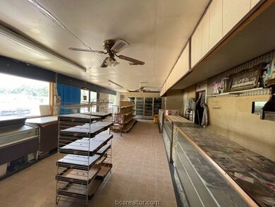 708 W 8th St, Hearne, TX 77859 - photo 5