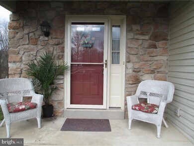 560 Creekside Dr, Souderton, PA 18964 - photo 2