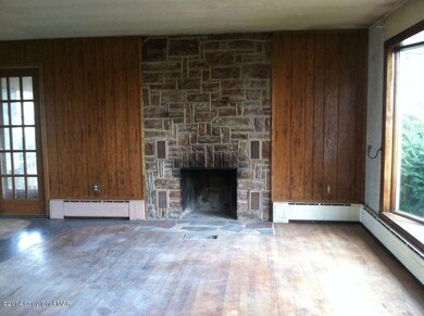 521 Charles St, Slatington, PA 18080 - photo 2