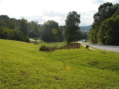 132 Halford Dr, Hendersonville, NC 28792 - photo 3