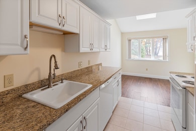 54 Laurel Ct unit U301, Nashua, NH 03062 - photo 7