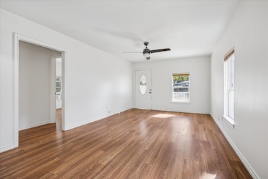 7933 Elwood St, Houston, TX 77012 - photo 6