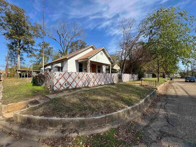 View of front of house featuring a front lawn