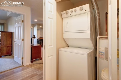 Clothes washer/dryer is included