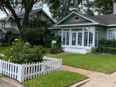 1306 Marshall St, Houston, TX 77006 - photo 7