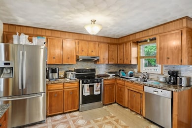 16 Maxdale Rd, Worcester, MA 01602 - photo 4