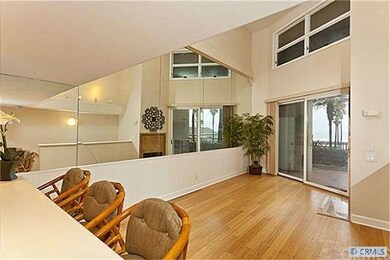 Open Floorplan w/Hardwood flooring