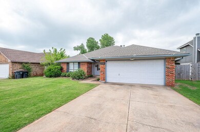 1108 NE 25th St, Moore, OK 73160 - photo 4