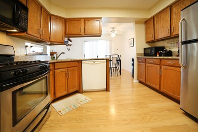 462 Le Parc Cir unit 256, Buffalo Grove, IL 60089 - photo 7