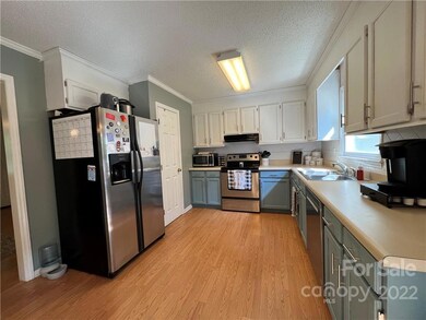 282 River Run Rd, Statesville, NC 28625 - photo 5