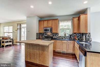 17613 Overlook Rd, Dumfries, VA 22026 - photo 7