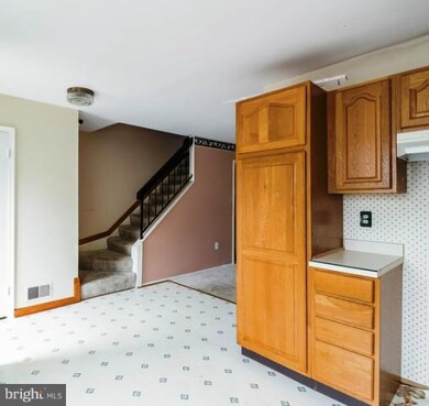 8437 Snowden Oaks Place, Laurel, MD 20708 - photo 2