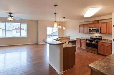 Kitchen & Dining