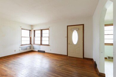 4018 40th St, Des Moines, IA 50310 - photo 3
