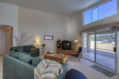 004_Living Room