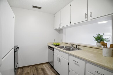 766 County Road F W unit I, Shoreview, MN 55126 - photo 6