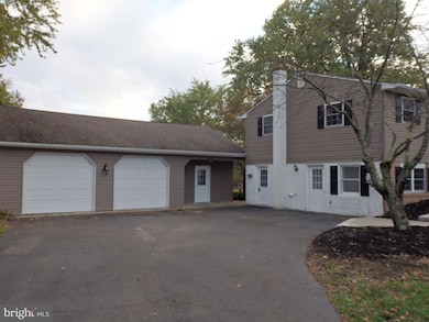 4036 E Campbell Rd, Pennsburg, PA 18073 - photo 2