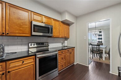 Built in microwave hood over the stove ensures you