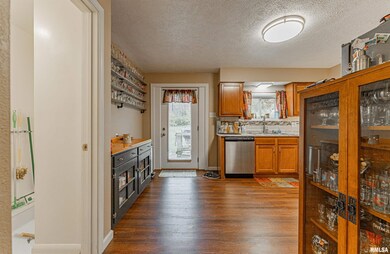 326 Williamette Ave, Lincoln, IL 62656 - photo 7