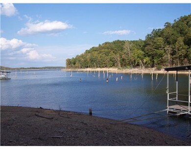 Land/Lot. Easy shoreline