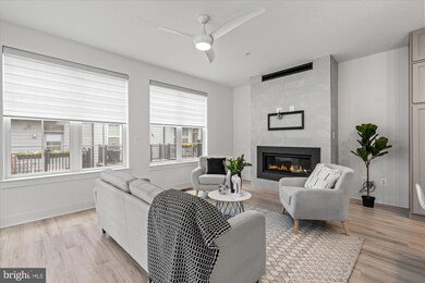 11248 Faraday Park Dr, Reston, VA 20190 - photo 3