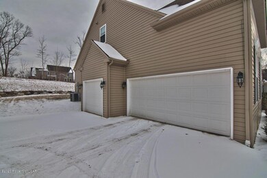 1083 Woodberry Dr, Mountain Top, PA 18707 - photo 6