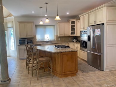 21675 Medallion Ct, Macomb, MI 48044 - photo 4