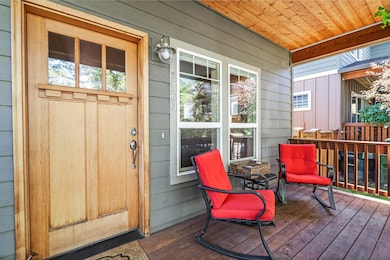 2863 NE Rainier Dr, Bend, OR 97701 - photo 3