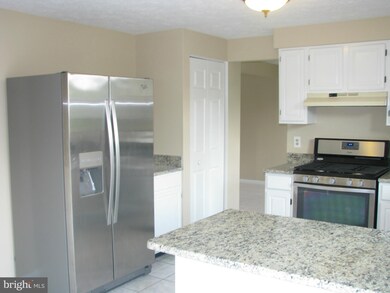 9853 Nimitz Ct, Manassas, VA 20109 - photo 3