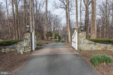 8609 Stirrup Ct, Potomac, MD 20854 - photo 2