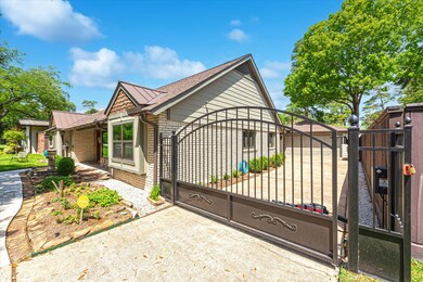 748 W 42nd St, Houston, TX 77018 - photo 7