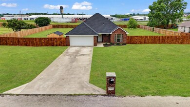 142 Hunters Cir, Weatherford, TX 76088 - photo 2