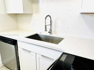 QUARZ COUNTERTOP & BACKSPLASH