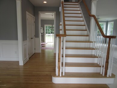 1139 Woodberry Dr, Mountain Top, PA 18707 - photo 2