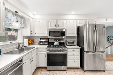 102 Dalton St, Nashua, NH 03063 - photo 3