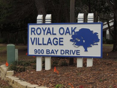900 Bay Dr unit 28, Niceville, FL 32578 - photo 2
