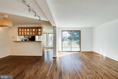 1813 N Shore Ct, Reston, VA 20190 - photo 4