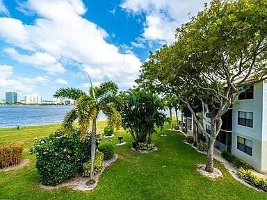 718 Executive Center Dr unit 34, West Palm Beach, FL 33401 - photo 5