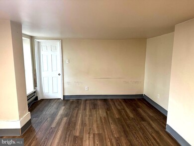 725 W Broad St unit 4, Quakertown, PA 18951 - photo 4