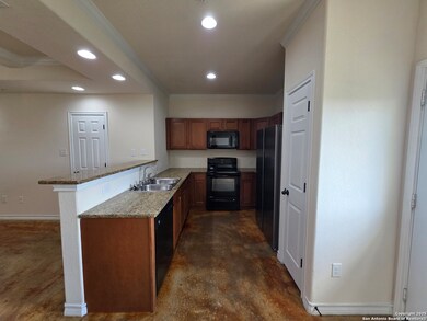 16841 Showdown Path unit 2, Selma, TX 78154 - photo 5