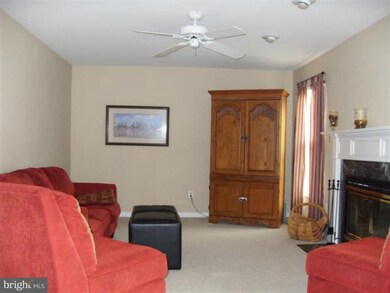 2821 Cleeve Hill Ct, Woodbridge, VA 22191 - photo 2